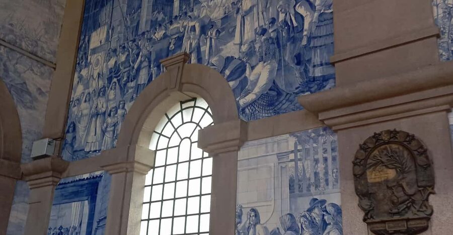 Monumental and historical Oporto with the Stock Exchange Palace - Moving into Gaia: river views and a different city rhythm