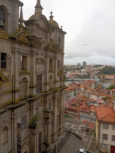 Monumental and historical Oporto with the Stock Exchange Palace - Palacio da Bolsa: a guided visit with skip-the-line convenience