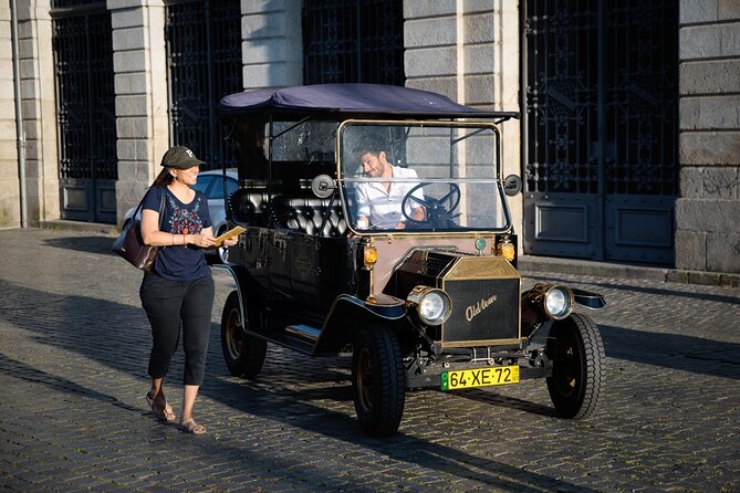 Old City Tour - Castelo do Queijo and Livraria Lello, iconic Porto names in one ride