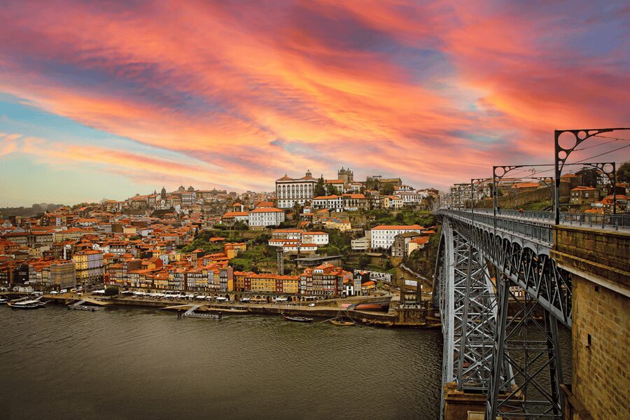 Oporto Tuk Tuk Tour: Among bridges and mysteries - 1.30h - The Best Finish: Douro Mouth to Atlantic Ocean Views