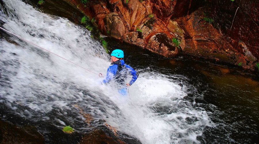 Peneda Gerês: 2.5-Hour Star Canyoning Adventure - Language support: English, Portuguese, and Spanish in the same adventure