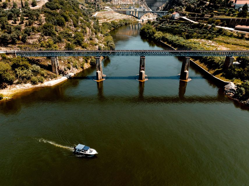 Pinhão: Douro River Boat Tour with Lunch - Quick hits