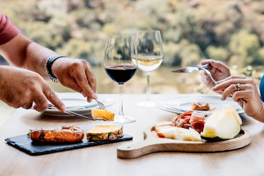 Pinhão: Douro River Boat Tour with Lunch - Starting at Deltatur Pier: where the day begins