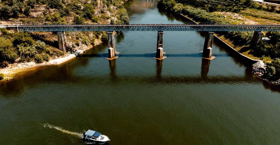 Pinhão: Douro River Boat Tour with Lunch - Lunch in Tua: why the meal earns its spot