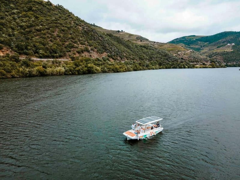 Pinhão: Douro River Solar Boat Tour with Wine Tasting - Stop at Pinhão: Sightseeing, Wine, and Small Moments
