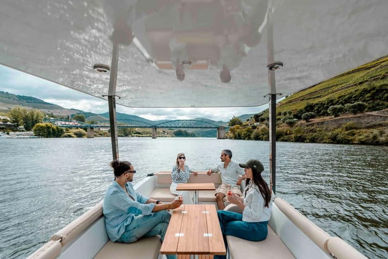 Pinhão: Douro River Solar Boat Tour with Wine Tasting - The Wine Tasting: Two Wines From Adega de Favaios