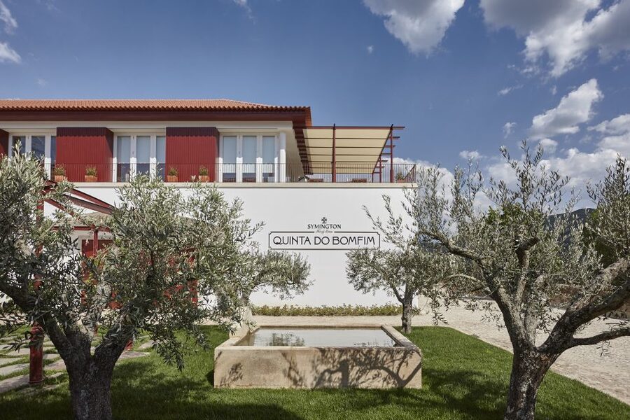 Pinhão: Quinta do Bomfim Visit and Tasting - The terrace tasting: how the flight choices change the whole experience