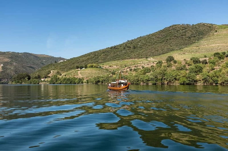 Pinhão: Rabelo Boat Cruise with a Port Tasting at a Winery - Boarding at Companhia Turística do Douro, then finding the Pinhão Quay