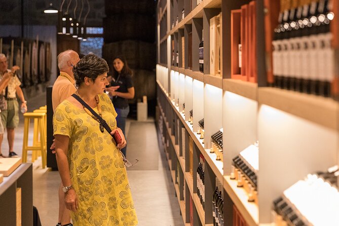 Poças Guided Visit and Wine Tasting of 3 Port Wines - How the guide makes it feel personal, not scripted