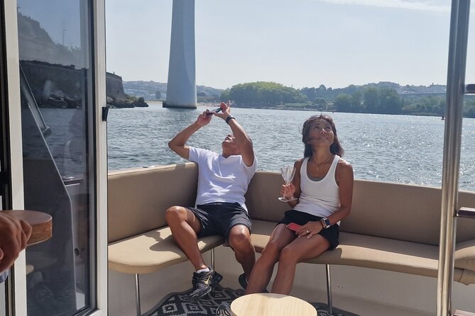Port : 6 Bridges Cruise , Douro River with Sunset Option - Who Runs the Show: Crew Personality You Can Feel