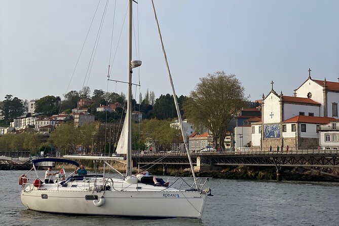 Port : Douro River Cruise (2 h) – Wine & Scenic Views - Vila Nova de Gaia Wine Cellars and the Port Tonic Moment
