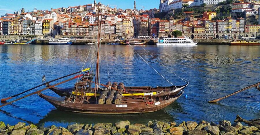 Port wine & wine walking tour with culture - max 8 pax - Porto to Gaia on foot, with tastings that make the walk make sense