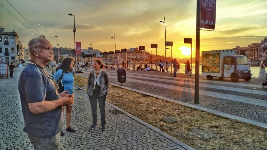 Port wine & wine walking tour with culture - max 8 pax - Historic Porto to the Douro River: highlights plus a Douro DOC glass