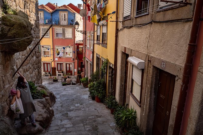 Porto 1/2 Day Walking Photo Tour & Portraits - Miradouro da Vitoria and Largo da Pena Ventosa: two viewpoints that change the mood