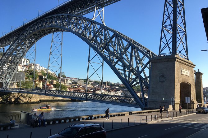 Porto: 2-Hour City Highlights Segway Tour - Guided Experience - Making the most of live commentary: guides who turn streets into stories