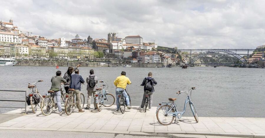 Porto: 3-Hour Bike Tour - From Biclas & Triclas, to helmets and a 7-speed ride