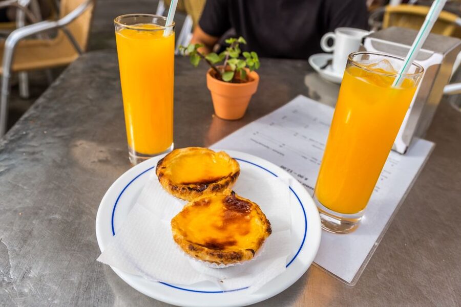 Porto: 3-Hour Guided City Highlights Walking Tour - Porto Cathedral, then Aliados Avenue: two different vibes, one quick payoff