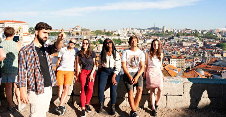 Porto: 3-Hour Guided City Highlights Walking Tour - Getting started at R. de Alexandre Herculano 251, then easing into the old center