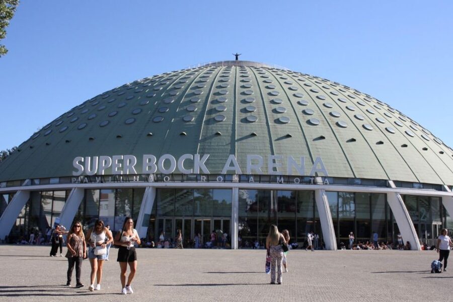 Porto 360 45 ' guided tour to Super Bock Arena - The photo stop and wine, paced so you do not feel rushed