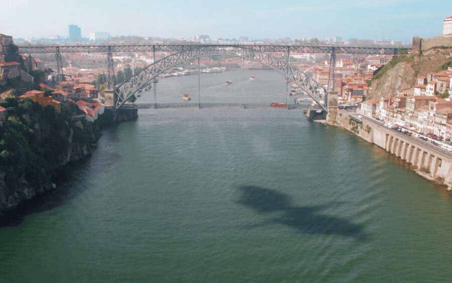 Porto: 5D Flight over de City for all family. - 5D cinema effects: perfect for families, tricky for some bodies