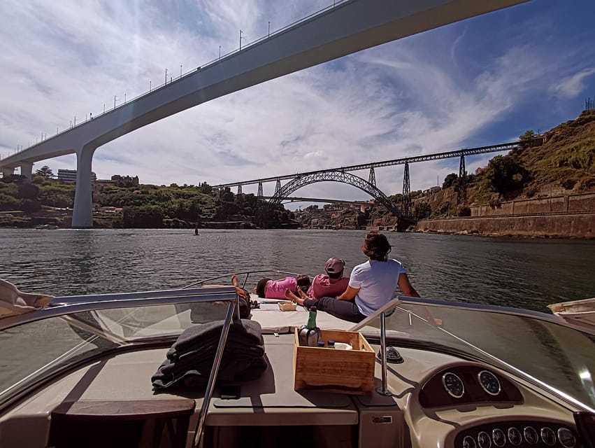 Porto: 6 Bridges and Ribeira Boat Tour with Sunset Option - Sunset Option: How the Timing Changes Your Views