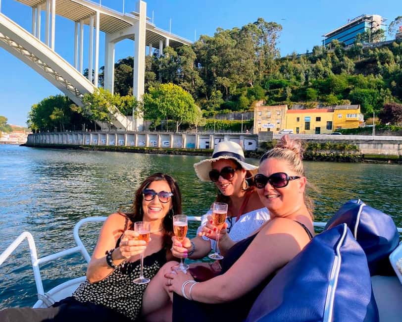 Porto: 6 Bridges and Sunset Boat Cruise with Welcome Drink - Where it all starts: Cais do Ouro boarding without the hassle