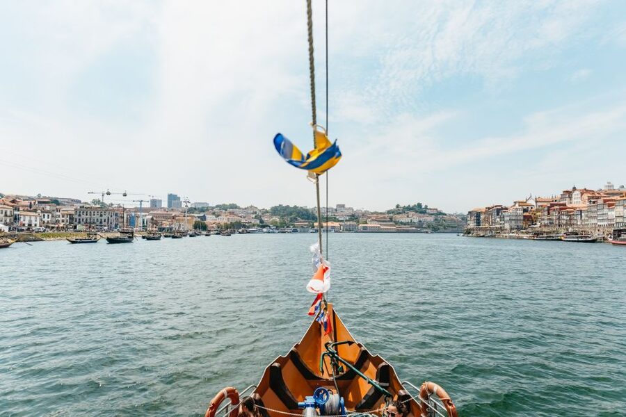 Porto: 6 Bridges Douro River Cruise - Hearing the story: guides, audio quality, and seat strategy
