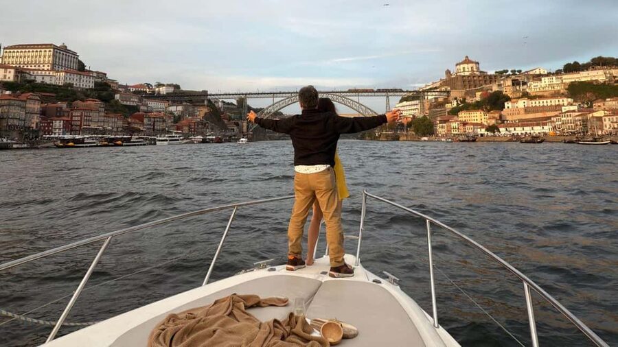 Porto: 6 Bridges Yacht Cruise with Local Wine & Snacks - What’s included on board, and why it actually matters
