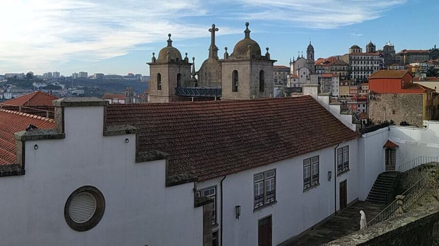 Porto: a ride along the coast in a fun eco-friendly car - Atlantic Avenues to Castelo do Queijo area: seeing modern Porto from the coast road