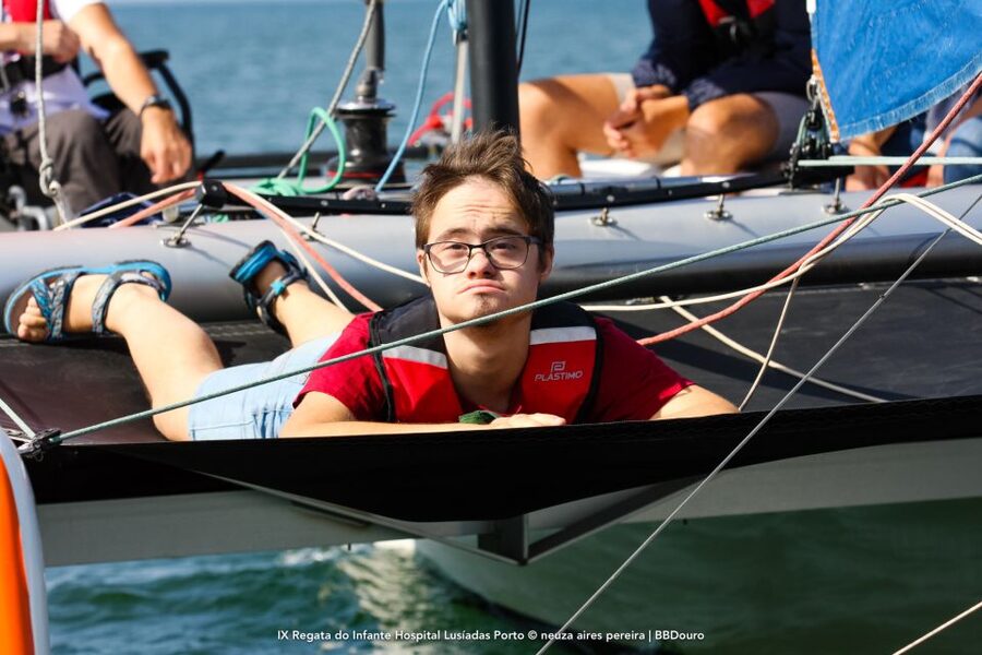 Porto: Accessible Sailing Tour on the Douro river - What you can do onboard, from relaxed sightseeing to hands-on sailing