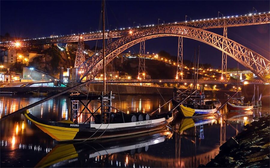 Porto: All-Inclusive Fado Dinner Show and Night Tour - Pickup, Timing, and the Small-Group Advantage (Up to 8 People)