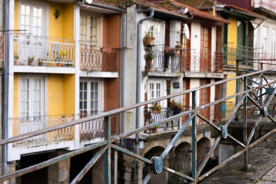 Porto: An Intimate Fado Show in a Historical Tavern - Traditional Fado Set: Pure Emotion in a Non-Commercial Style
