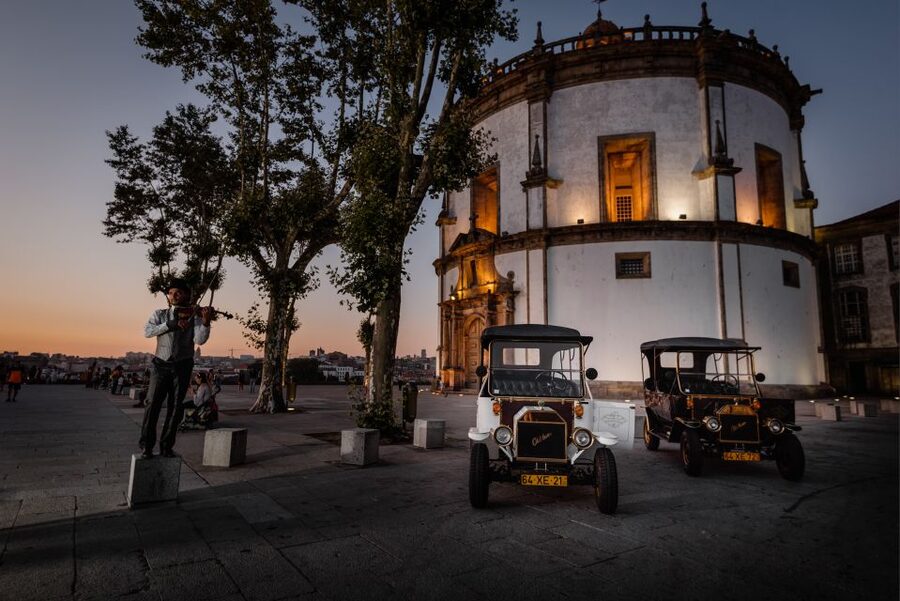 Porto and Foz: Private Douro City Tour in an Electric Ford T - Jardim da Foz and Praia do Molhe: your Atlantic break
