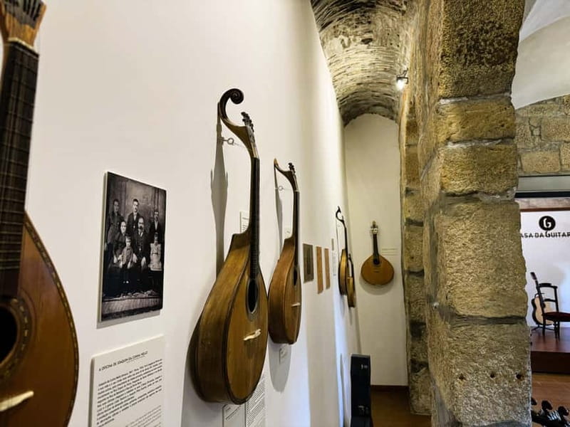 Porto: Authentic Fado Show, Port Wine & Handmade Instruments - Port wine break: a small tasting with good timing