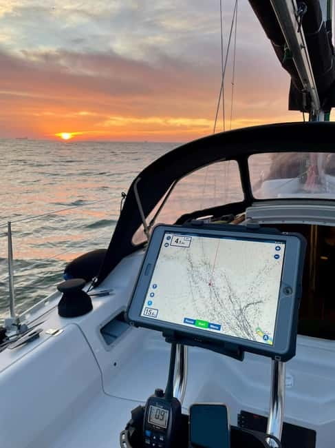 Porto: Best Exclusive Charming Sailboat Sunset - A 33-foot private sailboat sunset, with Porto and Gaia in the frame