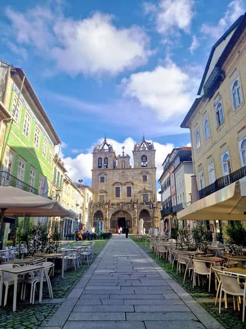 Porto: Braga & Guimarães Full Day Tour - Bom Jesus do Monte: UNESCO views, Baroque staircase time, and what to wear