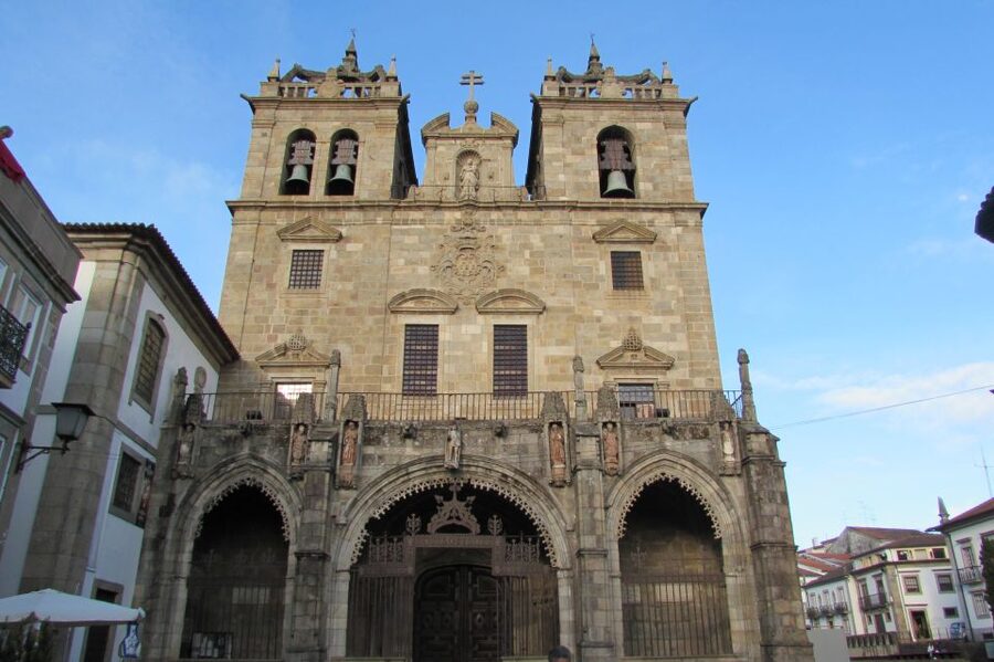 Porto: Braga & Guimarães Full Day Tour - Sé de Braga and Braga’s old center: Portugal’s oldest cathedral plus the archbishop vibe