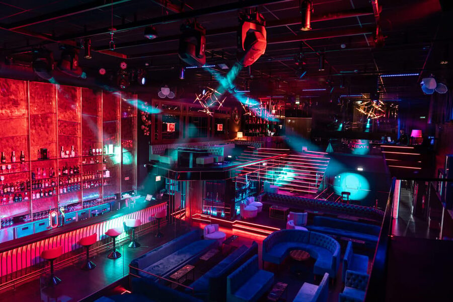 Porto: Cabaret & Pole Shows, with a Welcome Drink! - VIP Area and the Promise of Dinner: Where Value Can Shift