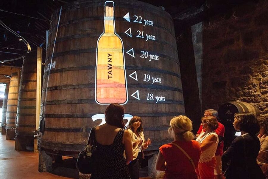 Porto: Cálem Cellar Tour, Interactive Museum & Wine Tasting - A 1-hour format that fits real itineraries (and where it can feel tight)