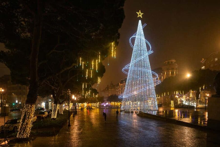 Porto: Christmas Lights Flexible Walking Tour - Key moments you will actually enjoy