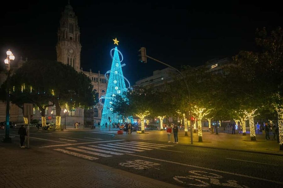 Porto: Christmas Lights Flexible Walking Tour - Starting at São Bento Station: azulejos first, crowds later