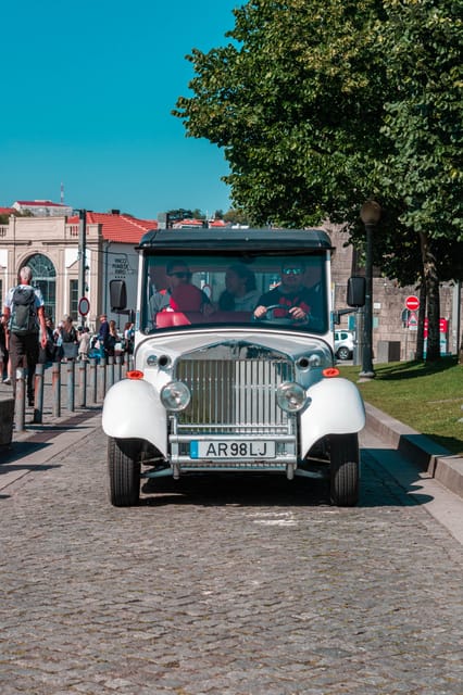 Porto: City Center Eco Car e Cruzeiro Rio Douro - The guide factor: what makes this tour feel local