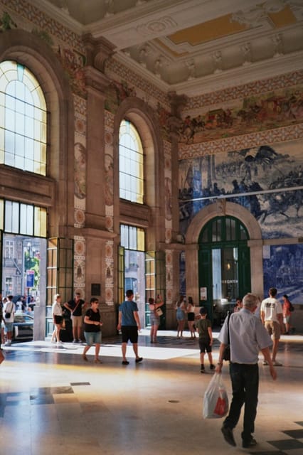 Porto: City Center Walking Tour - Igreja de São Francisco: baroque details and the catacombs