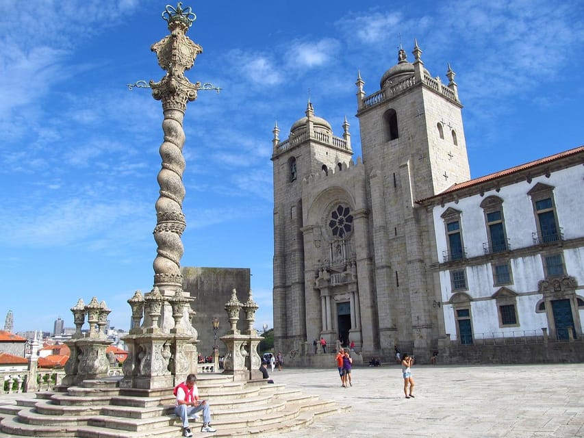 Porto: City Center Walking Tour - Palácio da Bolsa: architectural styles in one final stop