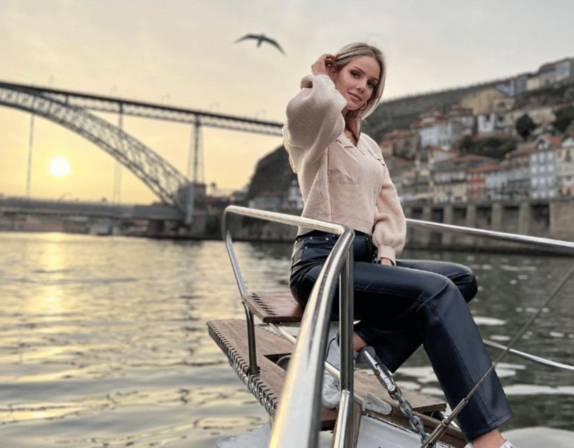 Porto: Classic Sailboat Cruise Along the Douro River - What the onboard vibe actually gives you: music, hammock, and food