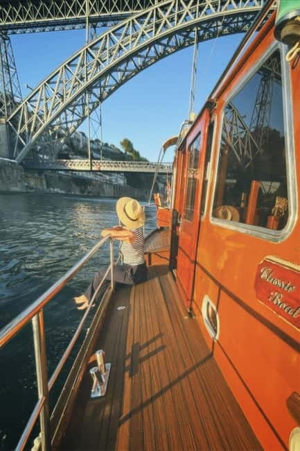 Porto: Classic Sailboat Cruise Along the Douro River - Timing and weather: how to get the best sailing light