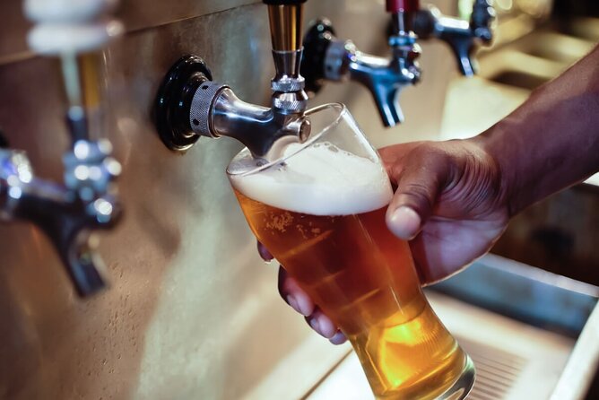 Porto: Craft Beer Tasting Tour with Local Snacks - Where you start in Porto, Praça dos Poveiros, and how the timing works