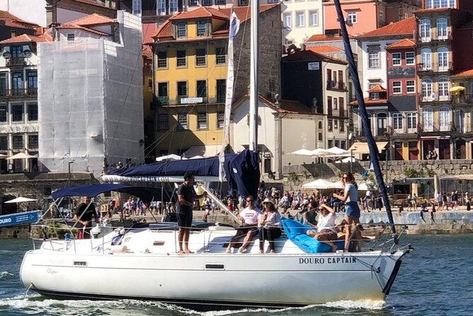 Porto: Cruzeiro privado rio douro até 8 pessoas com wine tasting - From Douro Marina to Porto’s bridges: the viewpoint that sells this