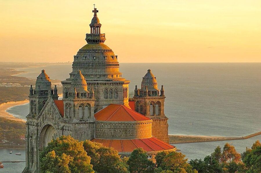 Porto: Day Trip to Santiago de Compostela - Morning pickup, the road to Galicia, and how to use the ride