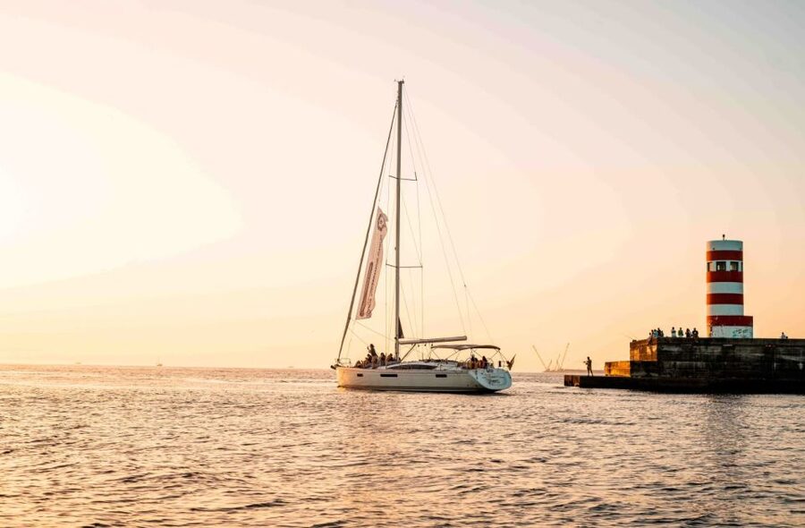 Porto: Daytime or Sunset Douro River Sightseeing Cruise - Foz do Douro and the Atlantic shift at the mouth of the river